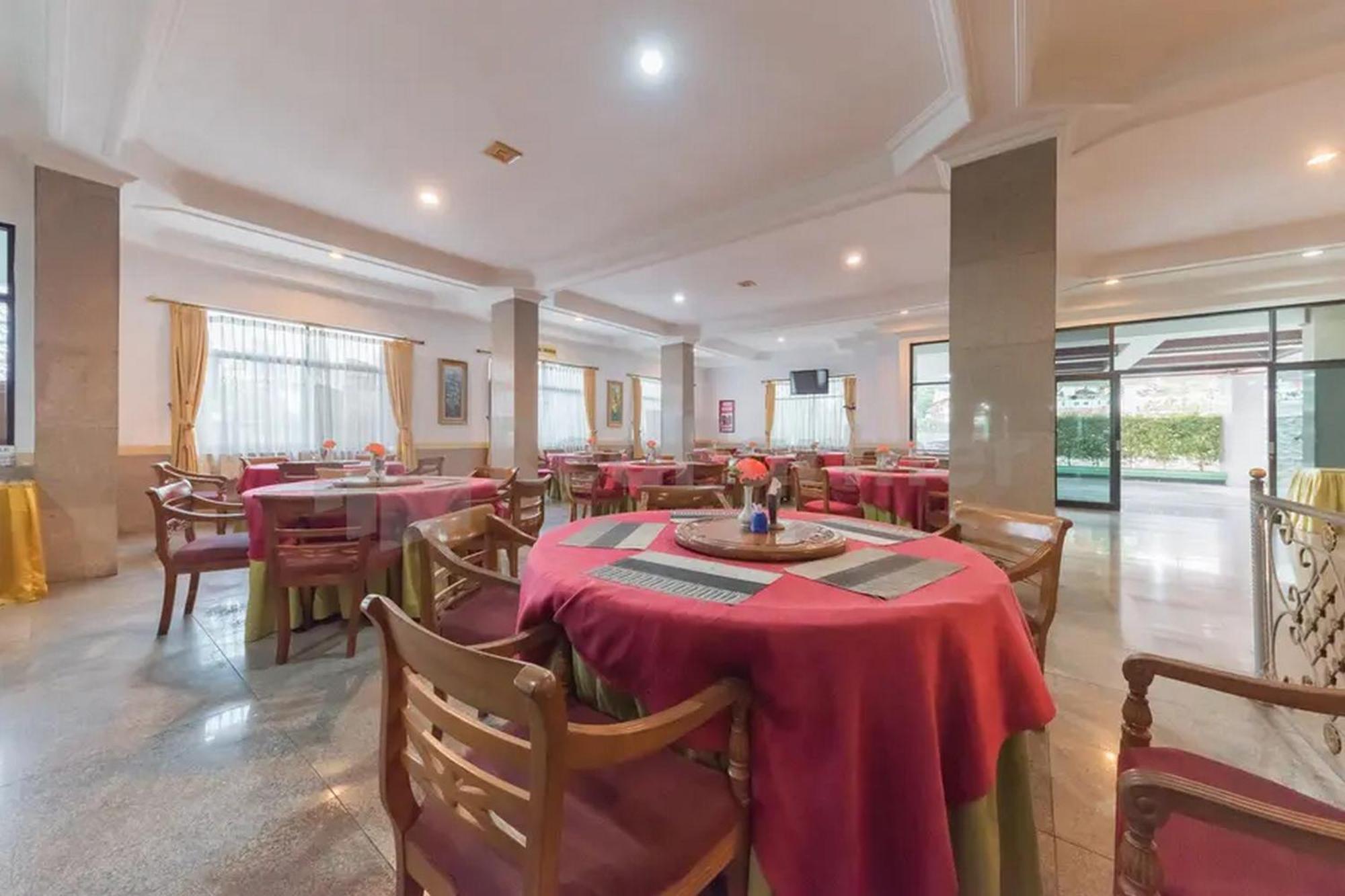 Hotel Ayong Linggarjati Kuningan Mitra Reddoorz Buitenkant foto