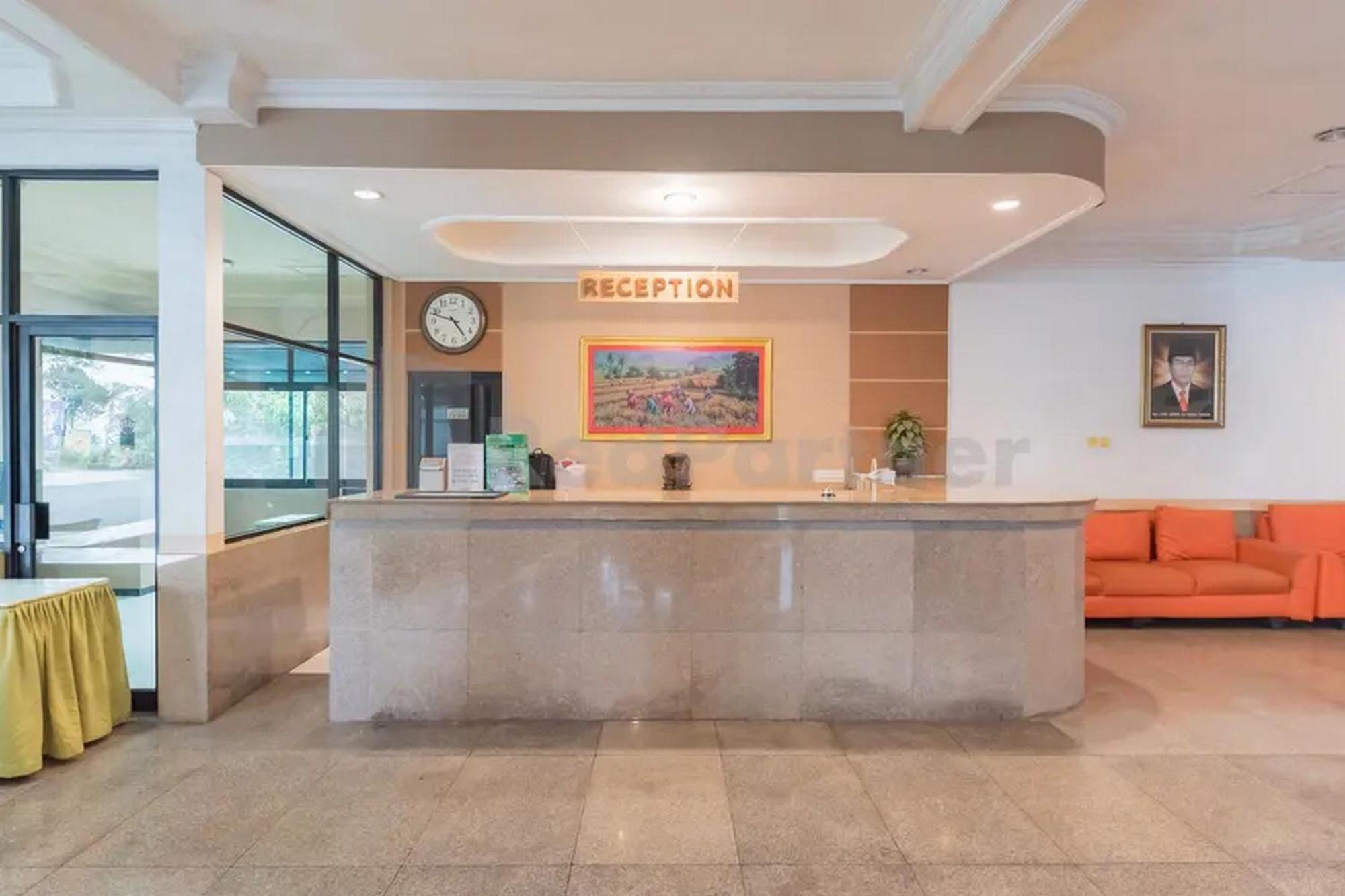 Hotel Ayong Linggarjati Kuningan Mitra Reddoorz Buitenkant foto
