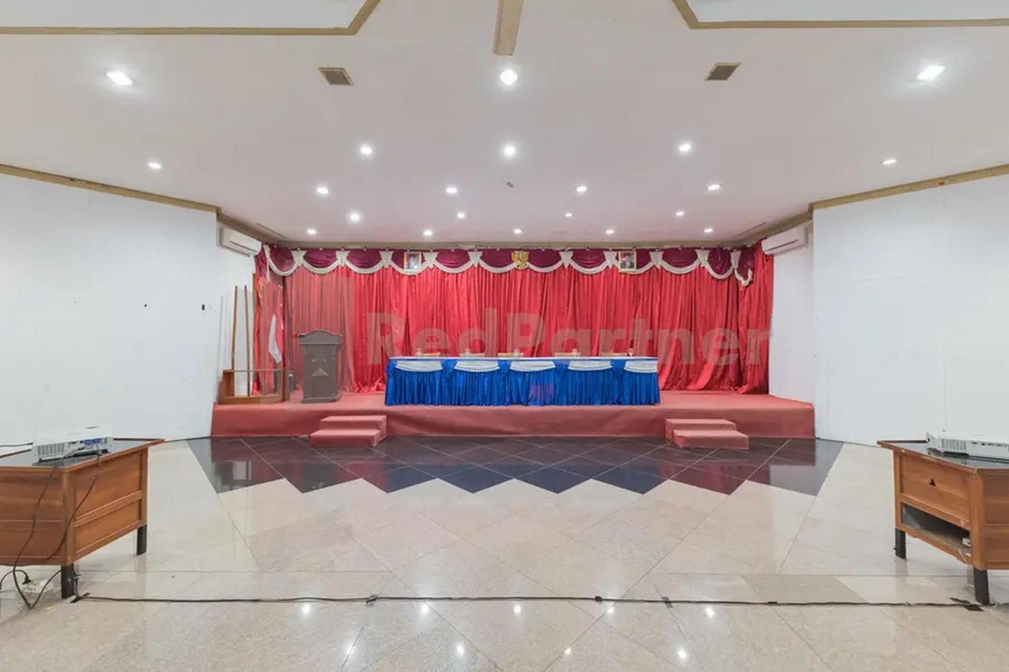 Hotel Ayong Linggarjati Kuningan Mitra Reddoorz Buitenkant foto