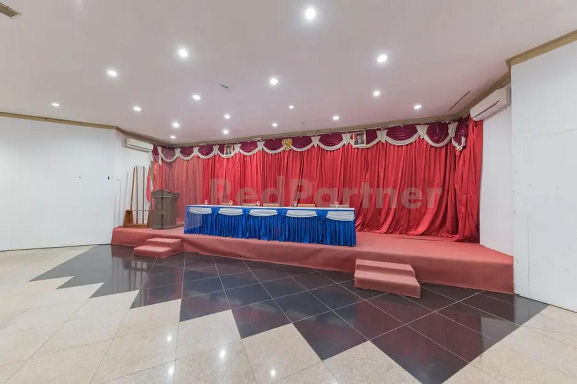 Hotel Ayong Linggarjati Kuningan Mitra Reddoorz Buitenkant foto