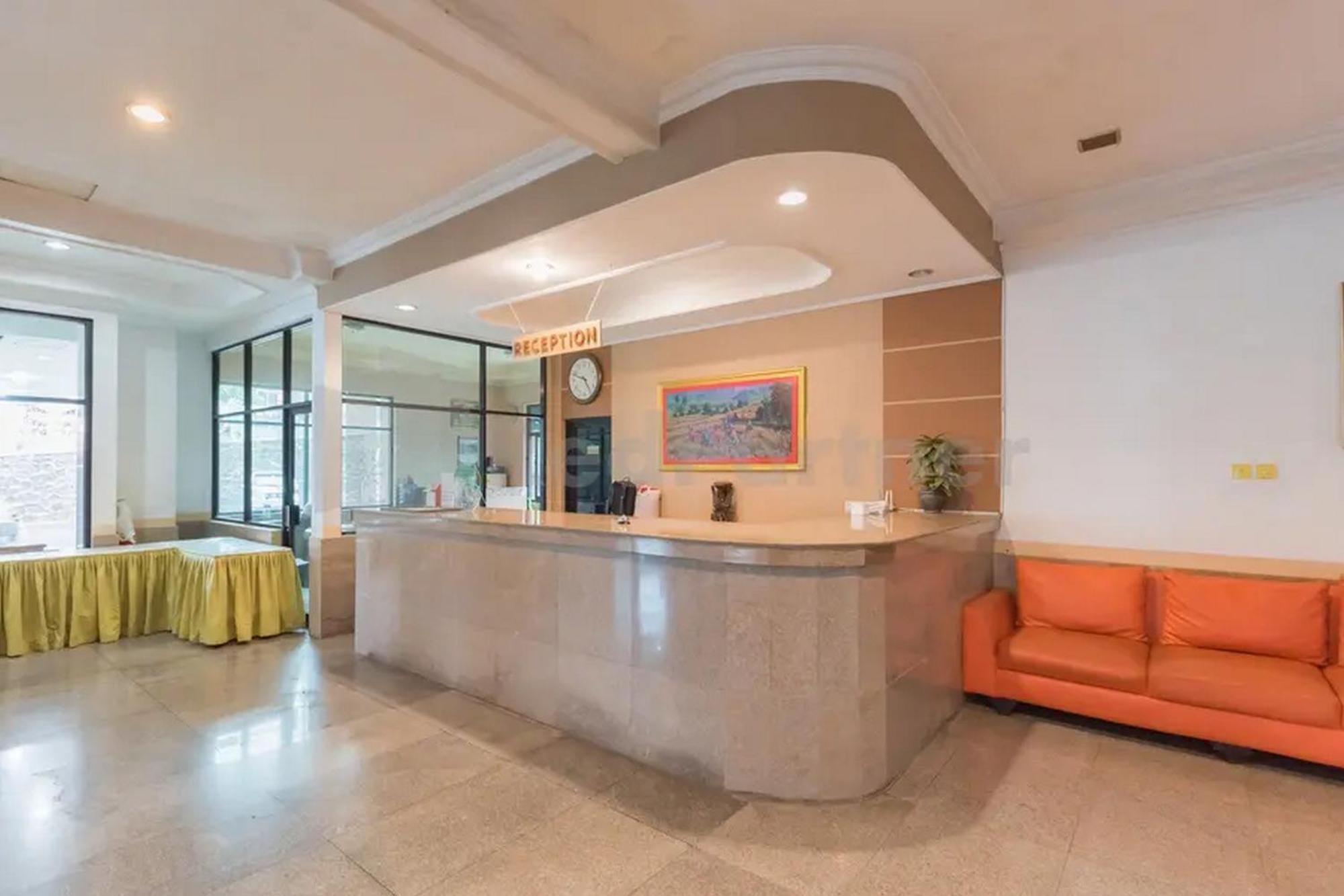 Hotel Ayong Linggarjati Kuningan Mitra Reddoorz Buitenkant foto