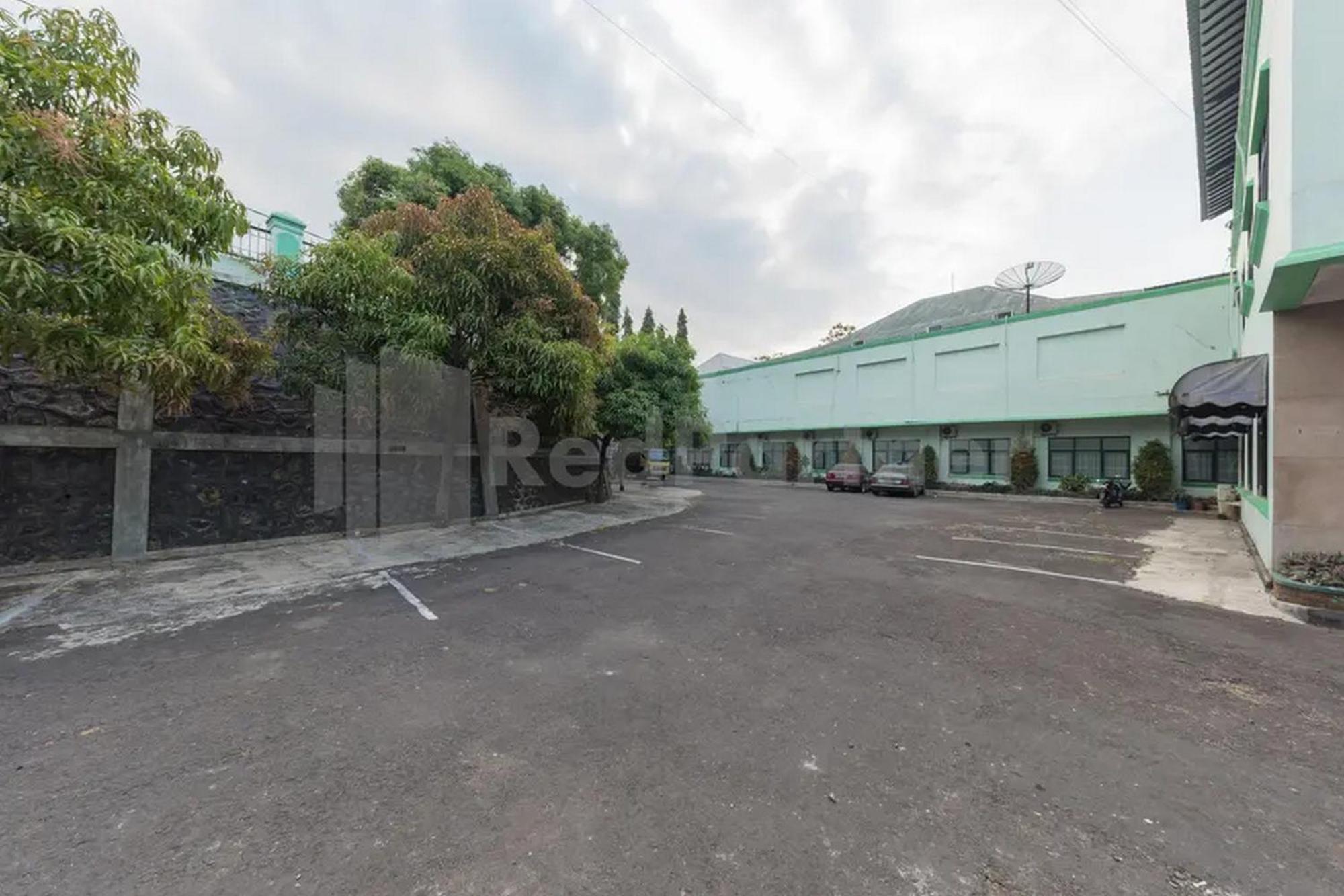 Hotel Ayong Linggarjati Kuningan Mitra Reddoorz Buitenkant foto