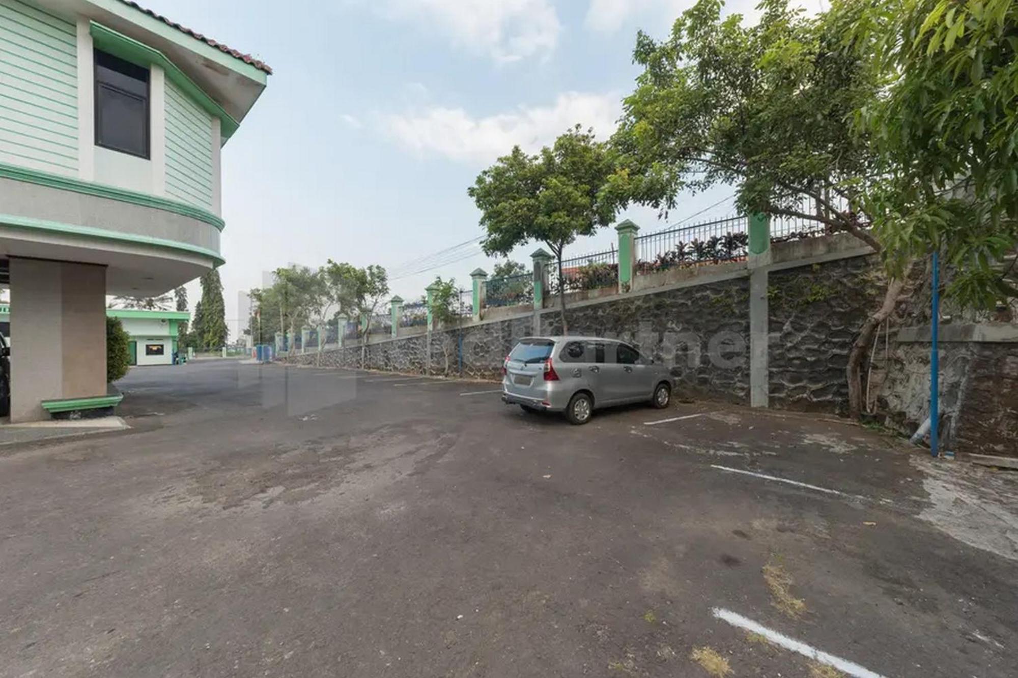Hotel Ayong Linggarjati Kuningan Mitra Reddoorz Buitenkant foto