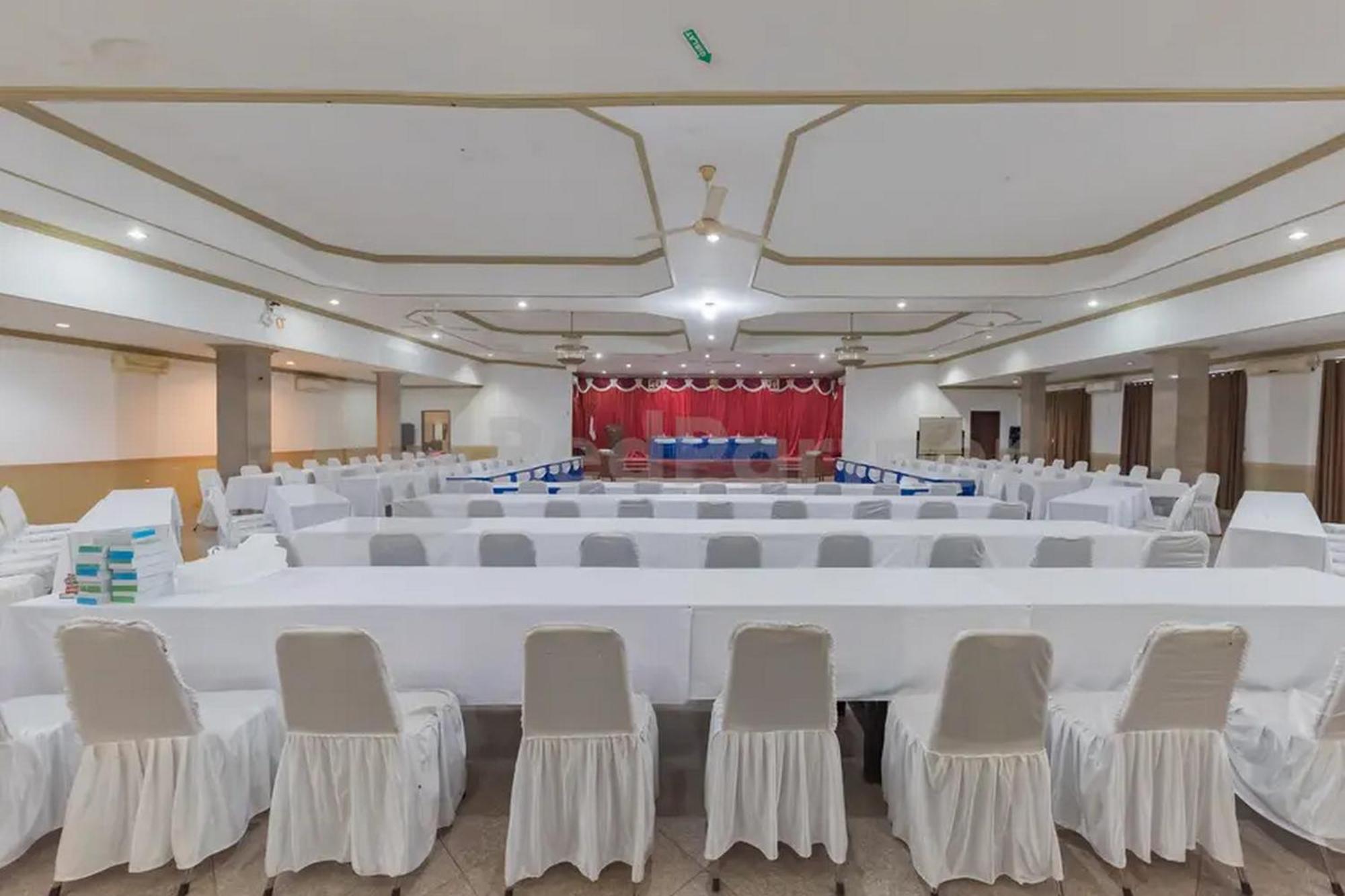 Hotel Ayong Linggarjati Kuningan Mitra Reddoorz Buitenkant foto