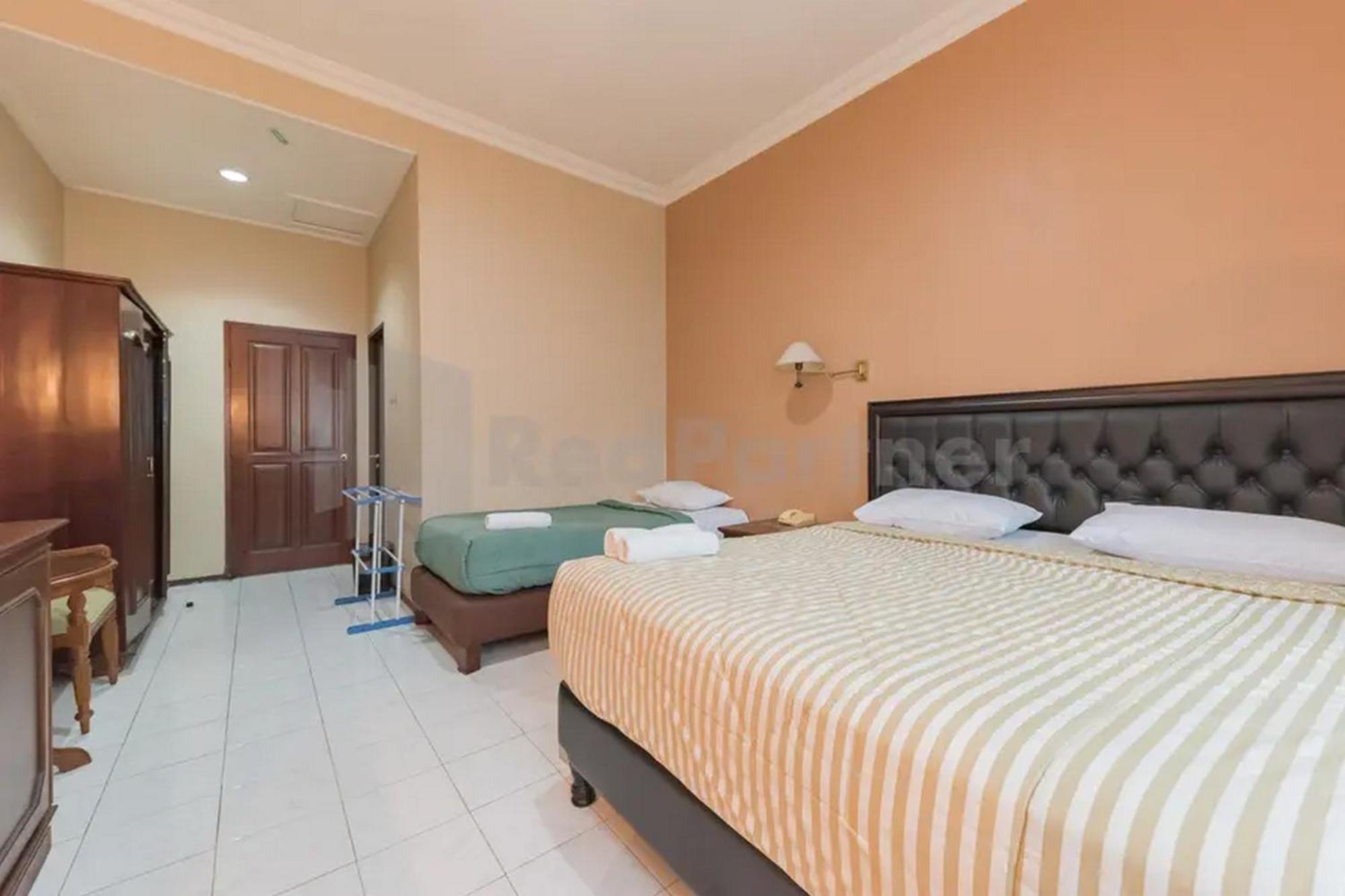 Hotel Ayong Linggarjati Kuningan Mitra Reddoorz Buitenkant foto